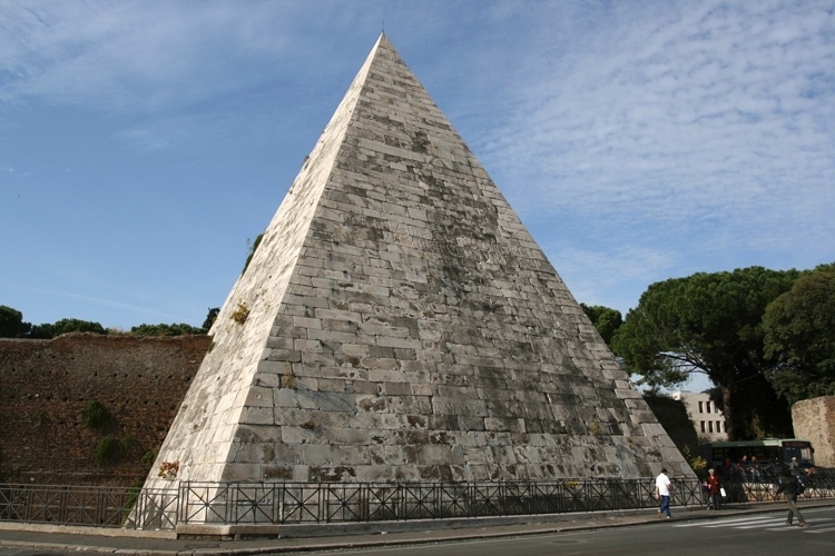 Pirâmide de Gaius Celtius