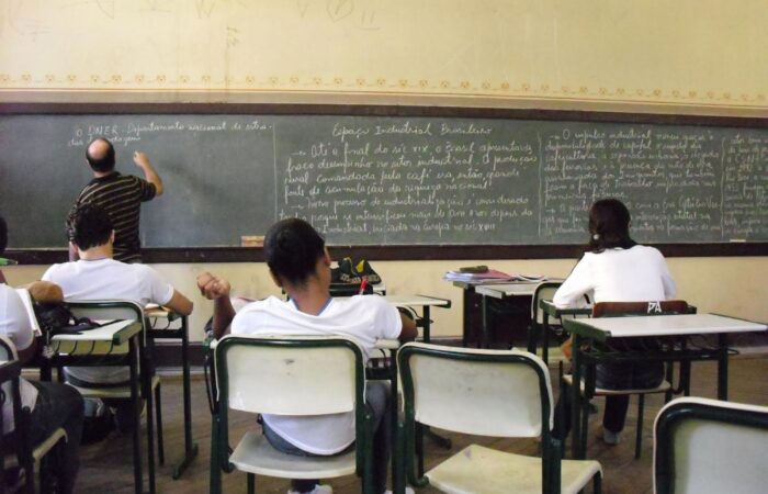 Sala de aula de história vazia