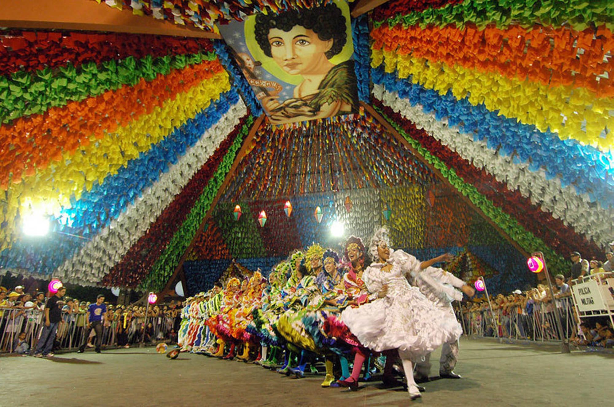 Qual a origem dos trajes típicos de Festa Junina? A Festa de de