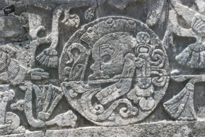 Detalhe do relevo de Chichén Itzá.