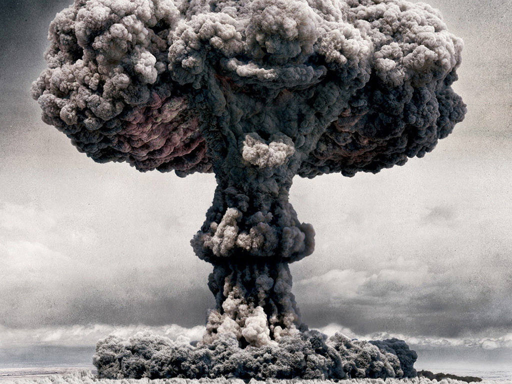 Explosão da bomba atômica em Nagasaki. 