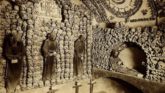 Capelas de decoradas com ossos humanos