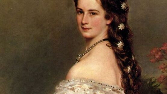 Sissi, então com 28 anos, em traje de gala tendo, no cabelo, flores feitas de diamante pérola, pintura de Winterhalter (1865).