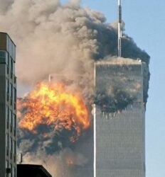 Colisão do voo 175 da United Airlines contra a contra a Torre Sul do World Trade Center.