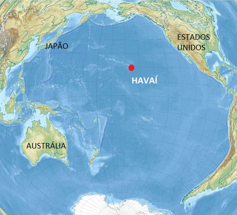 Ataque japonês a Pearl Harbor leva os EUA a entrarem na II Guerra