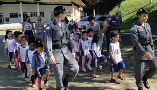 Escolas cívico-militares: demandas populares, história e a ilusão da ordem